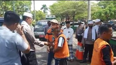 Patut Ditiru, Hari Santri Kapolres Banjar Bagikan Uang Kepada Sejumlah Tukang Becak dan Tukang Parkir