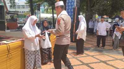 Hari Santri Nasional, Kapolres Banjar Bagikan Uang ke Sejumlah Santri dan Santriwati