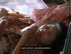 Ibu Rasmiati Alami Lumpuh, Dirawat oleh Mertuanya yang Sudah Renta