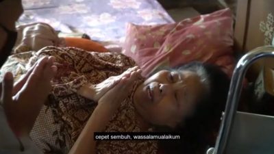 Ibu Rasmiati Alami Lumpuh, Dirawat oleh Mertuanya yang Sudah Renta