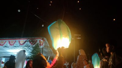 Meskipun Dilanda Banjir, Satu Bentuk Syukur Warga di Karangnangka Pangandaran Melepaskan 100 Lampu Lampion