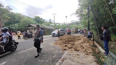 Diduga Sopir Mabuk, Minibus di Pangandaran Tabrak Truk yang Datang dari Arah Berlawanan