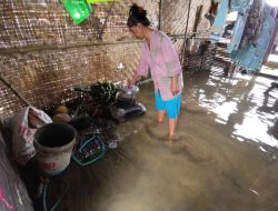 Sabar! Hujan Deras dan Saluran Pembuangan Air Tak Berfungsi, Puluhan Rumah di Pangandaran Terendam Banjir