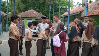 Salurkan Bantuan, Kapolres Banjar bersama IMM Sambangi Siswa-siswi SMP Muhammadiyah Kota Banjar