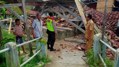 Kondisi Lapuk, Sejumlah Kios Bangunan di Pasar Tunggilis di Pangandaran Ambruk, Kerugian Sekitar Rp 300 Juta