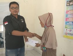 Bentuk Kepedulian, Aliansi Wartawan Pasundan Pangandaran Serahkan Bantuan Terhadap Fakir Miskin dan Lansia
