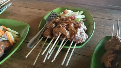 Nikmatnya Sate Luber di Saung Ranggon Maya Pangandaran, Rasanya Sangat Ajib Banget