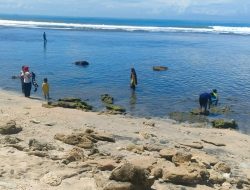 Akhir Pekan, Pantai Karapyak Pangandaran Diramaikan Wisatawan