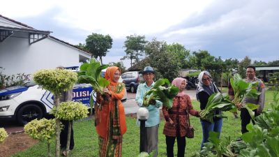 Bersama Kelompok Tani, Kapolres Banjar Diskusi tentang Pupuk Bahan Organik