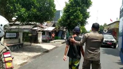 Antisipasi Diamuk Warga Akibat Isu Hoks Penculikan, ODGJ di Pangandaran Diamankan Petugas Satpol PP
