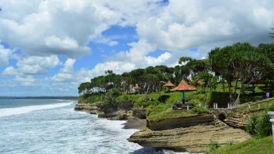 Liburan ke Batu Hiu Pangandaran Bikin Candu, Mirip Bali