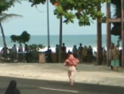 Nyaris Tewas Tenggelam, Anak Punk Terseret Ombak di Pantai Batu Hiu Pangandaran