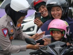 Bulan Ramadan, Pelanggar Lalulintas Ditertibkan Polres Pangandaran dan Diberikan Takjil
