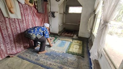 Bulan Ramadan, Oben Warga di Pangandaran Harus Tarawih di Mushola