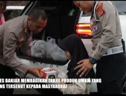Kapolres Banjar Borong Takjil Produk UMKM Kota Banjar Lalu Dibagikan