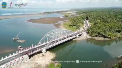 Menikmati Suasana Sore di Jembatan Wiradinata Rangga Jipang Pangandaran