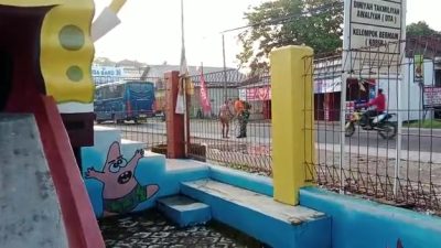 Aksi Heroik, Anggota TNI Pangandaran Pakaikan Celana ke ODGJ