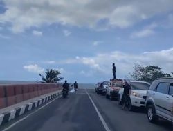 Selfi di Jembatan Merah Cikidang Pangandaran, Spotnya Pas Banget