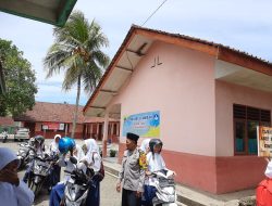 Kanit Bhabinkamtibmas Polsek Cimerak Polres Pangandaran Sambangi MTs 2 Pangandaran
