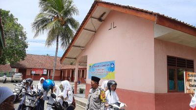 Kanit Bhabinkamtibmas Polsek Cimerak Polres Pangandaran Sambangi MTs 2 Pangandaran