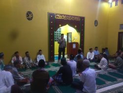 Sholat Tarawih Berjamaah, Kapolsek Kalipucang Polres Pangandaran Titip Pesan ke Warga