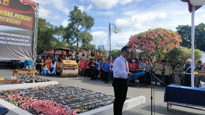 Polres Pangandaran Musnahkan Ribuan Botol Miras, Petasan dan Knalpot Bising