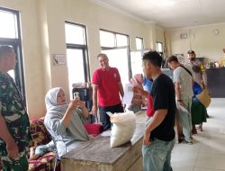 Babinsa Dan Bhabinkamtibmas di Pangandaran Dampingi Penyaluran Beras Kepada 288 KPM