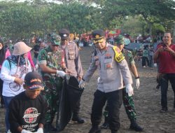 Ciptakan Kebersihan TNI Dan Polri Bersih-Bersih Pantai Pangandaran