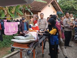 Kapolres bersama GMNI Kota Banjar, Jenguk dan Antar Warga ke Rumah Sakit