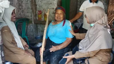 Nenek Sebatang Kara di Purwadadi Dapat Bantuan Rutilahu