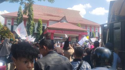 Konflik Pertanahan, Ribuan Demonstran Geruduk Gedung DPRD Pangandaran
