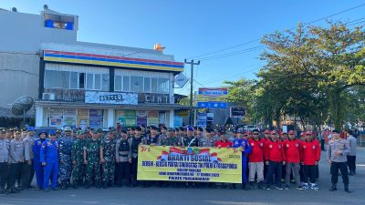 Sambut HUT Bhayangkara ke-77, Polres Pangandaran Gelar Aksi Bersih-bersih di Pantai