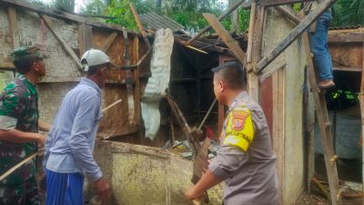 Hujan Deras, Rumah Warga di Pangandaran Ambruk