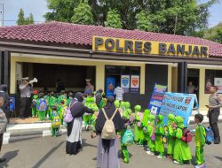Anak-anak RA Al Istiqomah Datangi Polres Banjar?