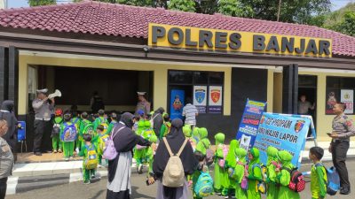 Anak-anak RA Al Istiqomah Datangi Polres Banjar?