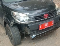 Kecelakaan di Kalipucang Pangandaran, Mobil Plat Merah Tabrakan.