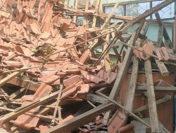 Sudah Lapuk, Atap Bangunan SD di Pangandaran Ambruk