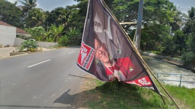 Waduh! Baliho Caleg PSI Tumbang, Nyaris Sambar Pemotor di Jalan Kota Banjar