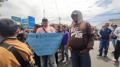 Ratusan Warga Pangandaran Geruduk Kantor DPRD, Sempat Memanas