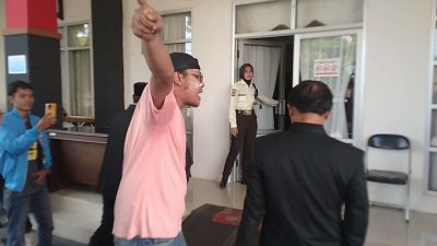 Perwakilan Massa Aksi Semprot Anggota Dewan Pangandaran