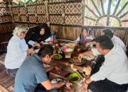 Nikmatnya Makan di Lesehan Agus Kucir Pangandaran