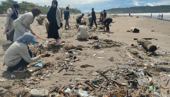 Haduh! Objek Wisata Favorit di Pangandaran Dinodai Sampah