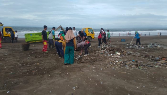 10 Kontainer Sampah, DLH Pangandaran Sebut Jangan Buang Sampah Ke Sungai 