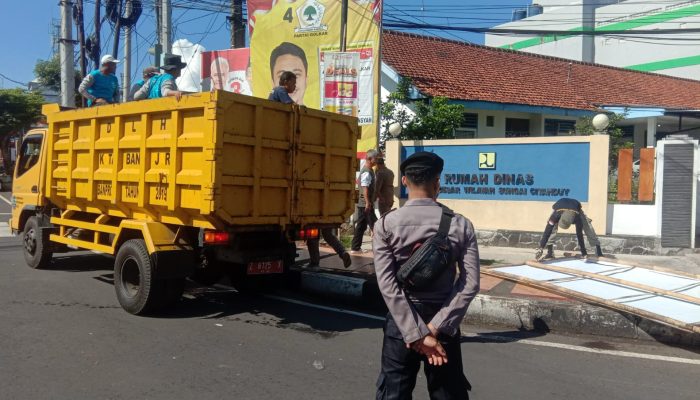Pengamanan Penertiban APK Pemilu 2024 di Kota Banjar Berjalan Kondusif