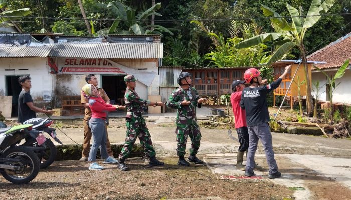 Respon TNI, BPBD dan Warga di Pangandaran Terhadap Dampak Bencana