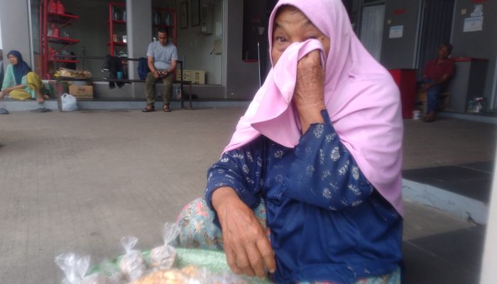 Cerita Seorang Nenek di Banjarsari Ciamis Nangis Ingat Ridwan Kamil 