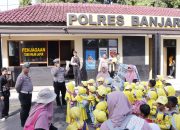 Lebih Dekat Polisi, Paud dan TK Ar-Rahman Kunjungi Polres Banjar