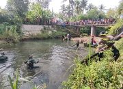 Jelang Puasa, Personel Gabungan di Pangandaran Singkirkan Sampah di Sungai Citonjong