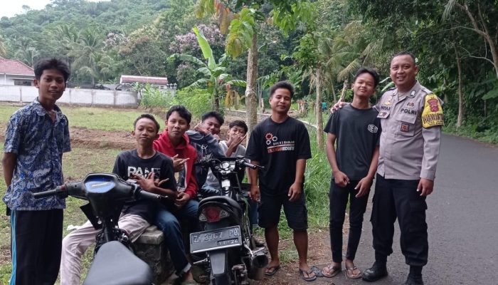 Bhabinkamtibmas Jajawar Polsek Banjar Sampaikan Imbauan Bahaya Perang Sarung