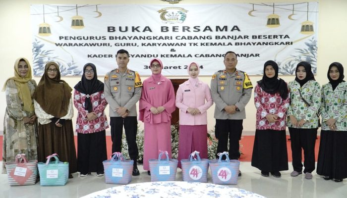 Momen Buka Puasa Ketua Bhayangkari di Mapolres Banjar